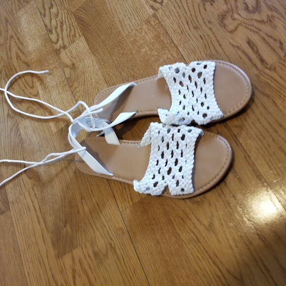 Forever 21 flat white sandals - Picture 3 of 3